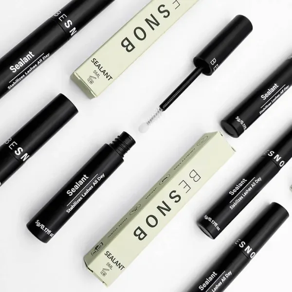 BE SNOB Lash Sealant promotional display