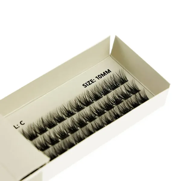Diamante 10mm Individual Lash Segments close-up inside the tray