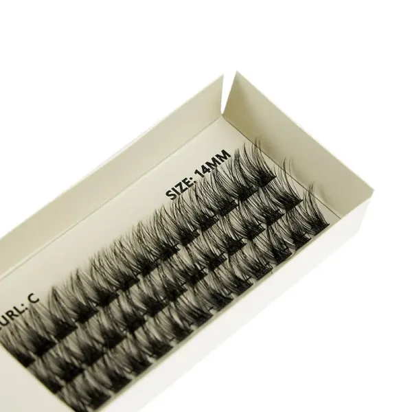 Diamante 14mm Individual Lash Segments close-up inside the tray